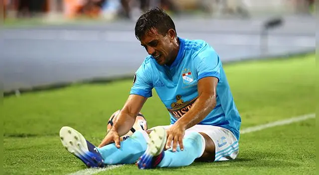 Diego Ifrán se lamenta de una acción de juego.