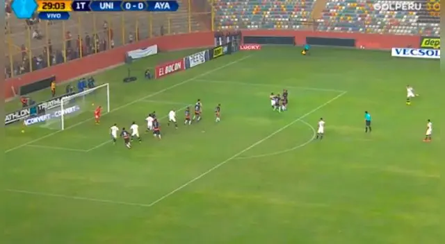 En el Universitario vs. Ayacucho FC, El golazo de tiro libre de Juan Manuel Vargas al ángulo.