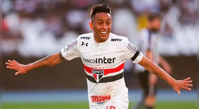 Christian Cueva celebra su gol a Botafogo.