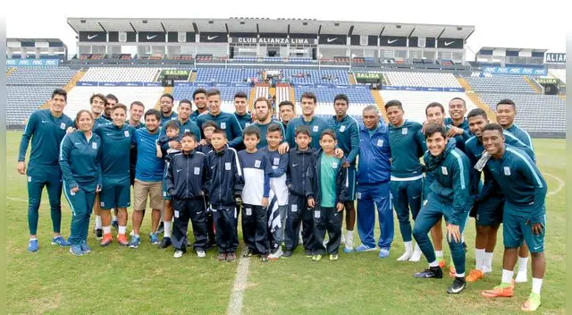 Alianza Lima: jugadores recibieron sorpresiva visita durante entrenamiento en Matute
