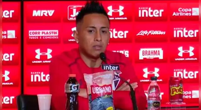 Christian Cueva durante una conferencia de prensa del Sao Paulo.