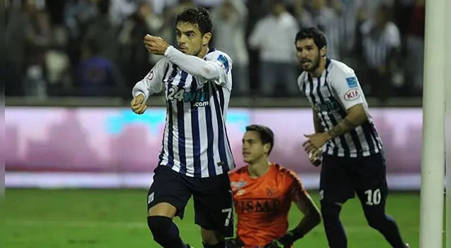 Luis Aguiar celebra el primer gol de Alianza Lima ante San Martín.