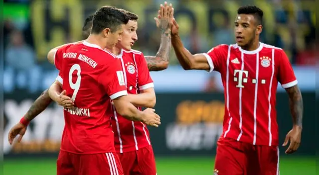 Los jugadores del Bayern Múnich celebran el gol de Robert Lewandowski.