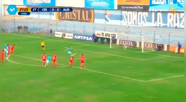 Irven Ávila falla penal ante Juan Aurich.