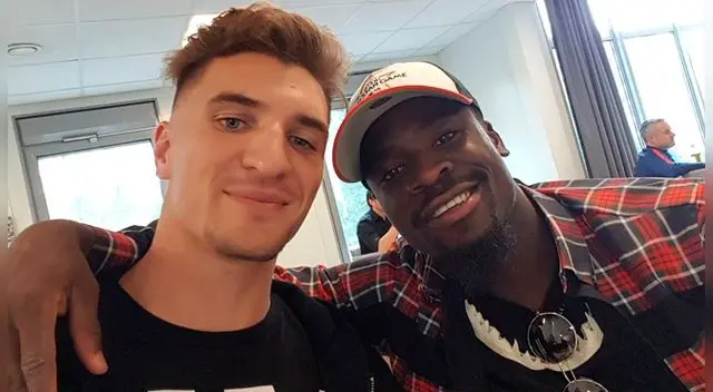 Thomas Meunier y Serge Aurier.