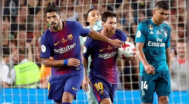 Lionel Messi lleva el balón al centro del campo tras anotarle al Real Madrid en el Camp Nou. Lionel Messi lleva el balón al centro del campo tras anotarle al Real Madrid en el Camp Nou.
