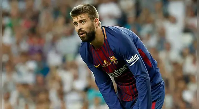 Gerard Piqué se lamenta el primer gol del Real Madrid en el Santiago Bernabéu.