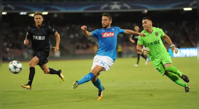 Napoli venció 2-0 a Niza y acaricia la fase de grupos de la Champions League Napoli venció 2-0 a Niza y acaricia la fase de grupos de la Champions League