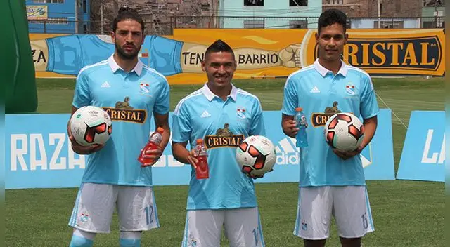 Mauricio Viana, Joel Sánchez y Renzo Garcés durante su presentación en Sporting Cristal.