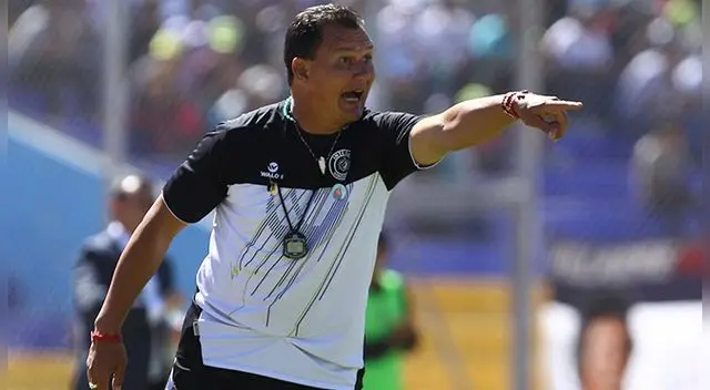 Carlos Leeb, durante un Ayacucho FC-Alianza Lima en 2014.