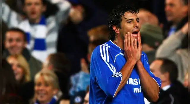 Claudio Pizarro (Chelsea). Claudio Pizarro (Chelsea).