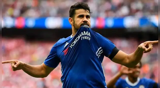 Diego Costa celebra un gol con camiseta del Chelsea.