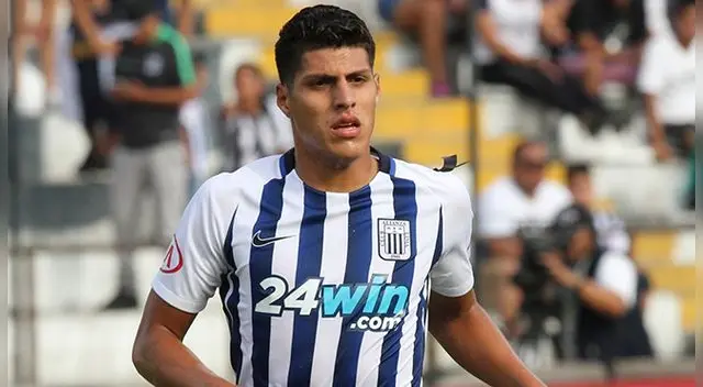 Hansell Riojas, durante un partido de Alianza Lima.