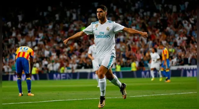 Marco Asensio celebra su gol al Valencia.