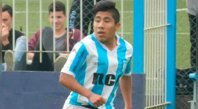 Josué Tunqui jugando para la Octava de Racing Club.