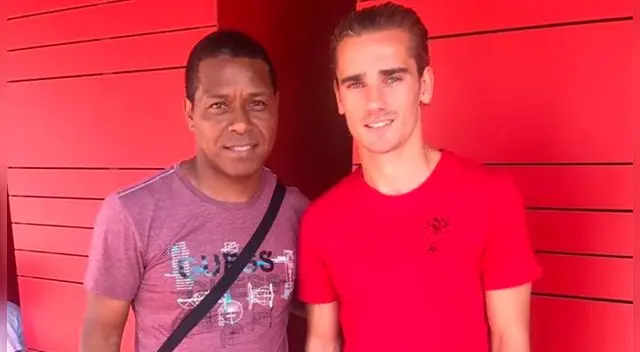 Juan Jayo junto a Antoine Griezmann.