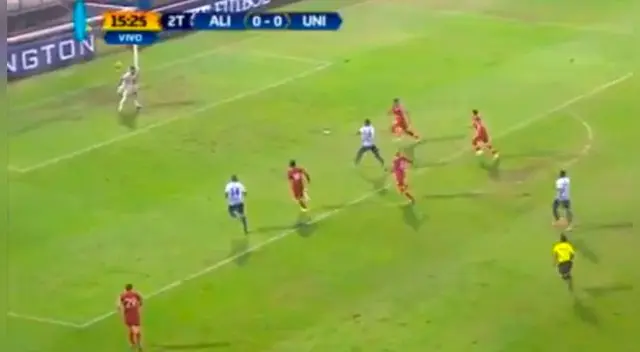En el Alianza Lima vs. Universitario, Carlos Ascues metió un golazo en su debut en el Torneo Clausura 2017. En el Alianza Lima vs. Universitario, Carlos Ascues metió un golazo en su debut en el Torneo Clausura 2017.