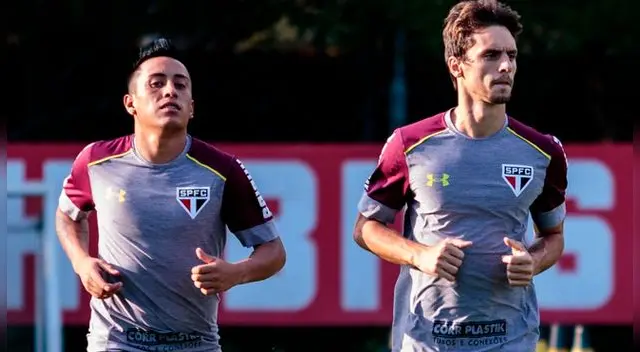Christian Cueva y Rodrigo Caio en un entrenamiento del Sao Paulo.