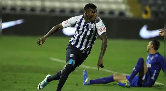 Carlos Ascues celebra su gol a Melgar.