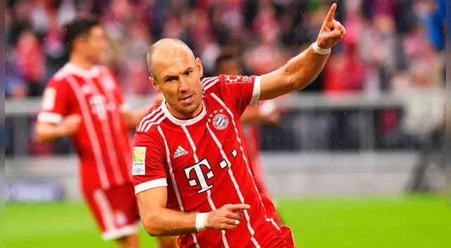 Bayern Munich trolea a Arjen Robben por anotar con su pierna derecha en Twitter. Bayern Munich trolea a Arjen Robben por anotar con su pierna derecha en Twitter.