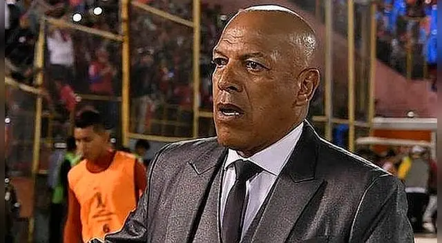 Roberto Mosquera durante su etapa como DT del Wilstermann. Roberto Mosquera durante su etapa como DT del Wilstermann.