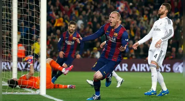 Jeremy Mathieu celebra un gol con el Barcelona al Real Madrid. Jeremy Mathieu celebra un gol con el Barcelona al Real Madrid.