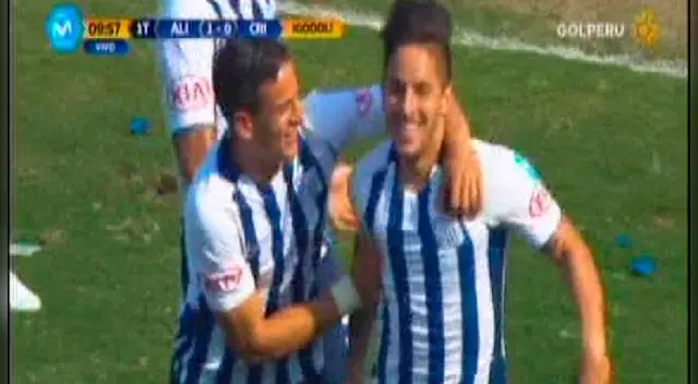 Alejandro Hohberg celebra su gol con Gonzalo Godoy. Alejandro Hohberg celebra su gol con Gonzalo Godoy.