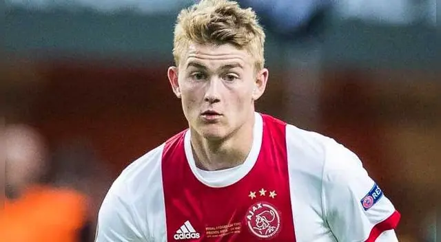 Barcelona se entromete en la operación del nuevo fichaje del Borussia Dortmund, proveniente del Ajax Barcelona se entromete en la operación del nuevo fichaje del Borussia Dortmund, proveniente del Ajax
