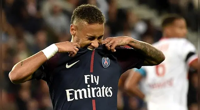 Neymar se lamenta de una ocasión fallada con el PSG.