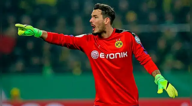 Roman Bürki durante un partido del Borussia Dortmund.