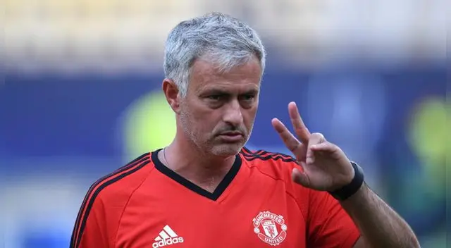 Mourinho tiene dos estrategias para llevarse a Mesut Ozil.