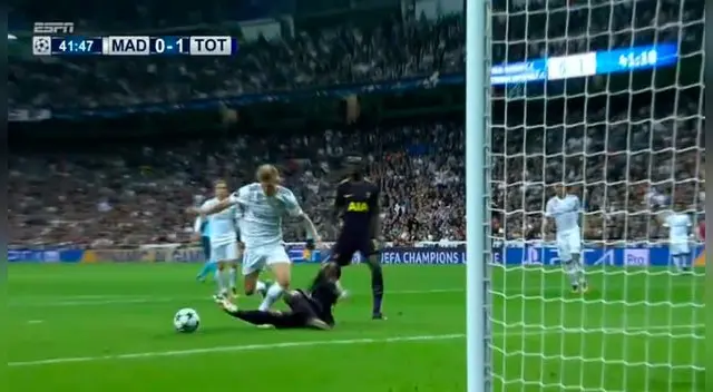 En el Real Madrid vs. Tottenham, el árbitro cobró un polémico penal a Toni Kroos.