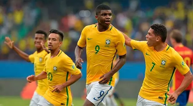 Lincoln (9) celebra un gol con Brasil en el Mundial Sub-17.
