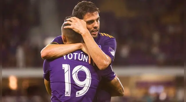 El abrazó de Yotún con Kaká en el último partido del brasileño como jugador del Orlando City.