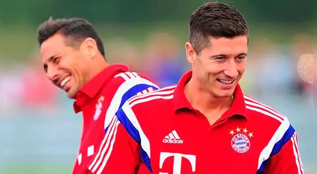 Claudio Pizarro y Robert Lewandowski, durante su etapa en el Bayern Múnich. Claudio Pizarro y Robert Lewandowski, durante su etapa en el Bayern Múnich.