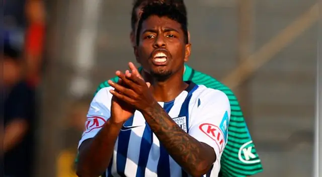 Miguel Araujo, durante un partido de Alianza Lima.