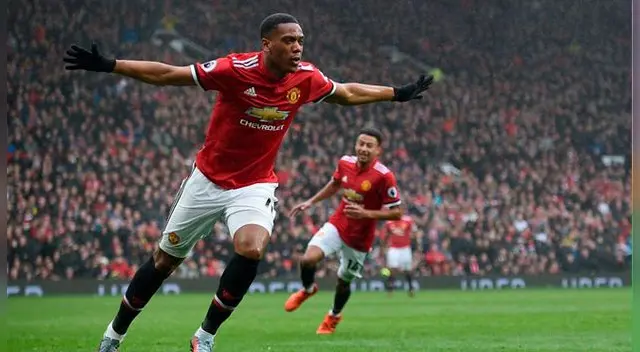 Anthony Martial celebra su gol al Tottenham.