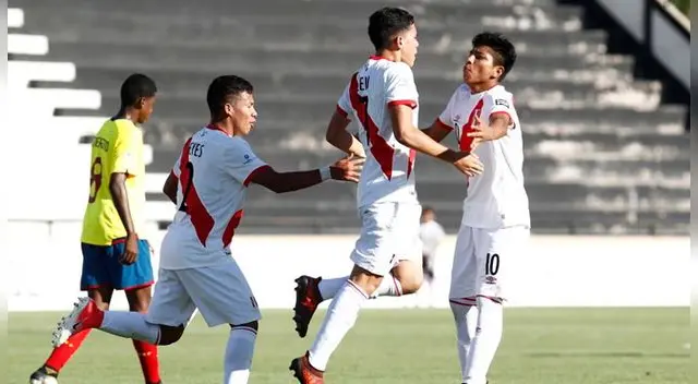 Yuriel Celi celebra su gol a Ecuador.