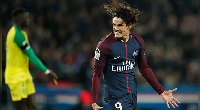 Edinson Cavani celebra su gol con el PSG al Nantes.