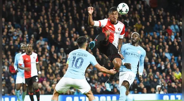 Renato Tapia jugó los 90 minutos ante el Manchester City y dejó al Perú en alto