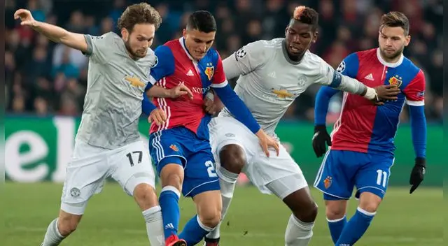 Manchester United perdió 1-0 en los minutos finales contra Basilea por la Champions League