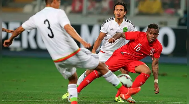 Jefferson Farfán durante el amistoso Perú-México antes de la Copa América 2015. Jefferson Farfán durante el amistoso Perú-México antes de la Copa América 2015.