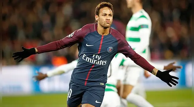 Neymar celebra uno de sus goles con el PSG al Celtic en la Champions League.