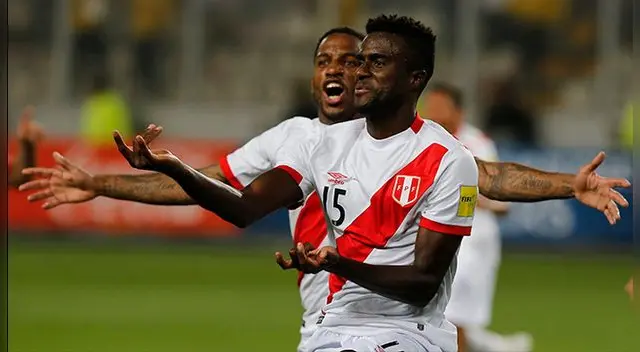 Christian Ramos celebra su gol con Perú a Nueva Zelanda en el repechaje Rusia 2018.