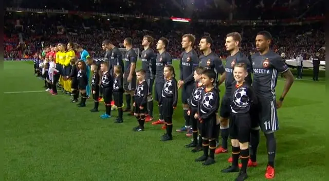Antes del Manchester United vs. CSKA Moscú, no sonó el himno de la Champions League en el Old Trafford. Antes del Manchester United vs. CSKA Moscú, no sonó el himno de la Champions League en el Old Trafford.