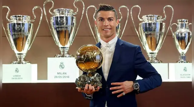 Cristiano Ronaldo cuando ganó su cuarto Balón de Oro el año pasado. Para este 2017 sigue siendo el favorito