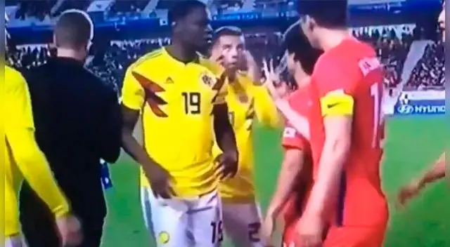 Edwin Cardona hizo este gesto contra los futbolistas coreanos. Podría ser sancionado por la FIFA. Edwin Cardona hizo este gesto contra los futbolistas coreanos. Podría ser sancionado por la FIFA.