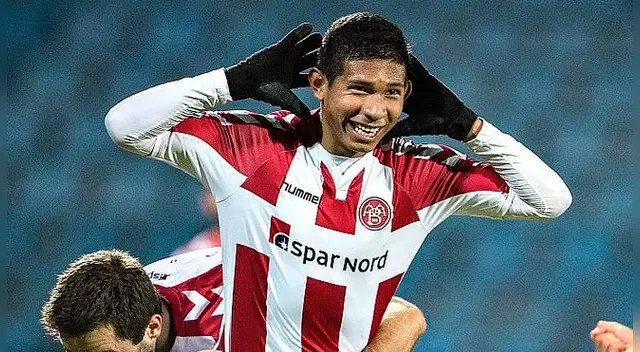 Edison Flores celebra su agónico gol con el Aalborg BK. Edison Flores celebra su agónico gol con el Aalborg BK.