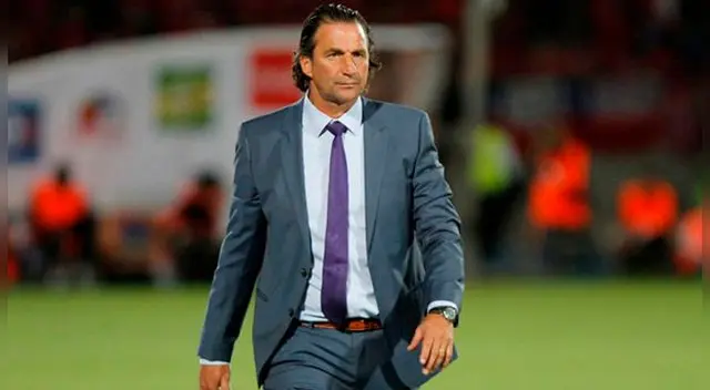 Juan Antonio Pizzi recibió duras críticas de Jorge Valdivia.