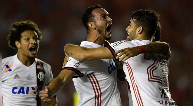 Réver celebra el gol del Flamengo ante Independiente.